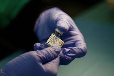 Vaccini, stop a valutazione Piano Lombardia. Fontana: “Decisione incredibile”