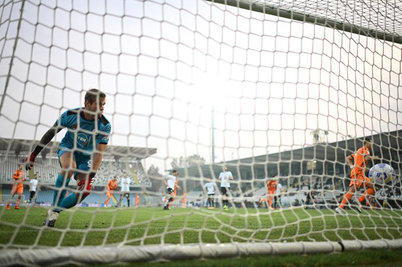 Dazn a un passo dallo scippo a Sky della Serie A. Juventus dà l’ok, ma… Dazn a un passo dallo scippo a Sky della Serie A. Juventus dà l’ok, ma…