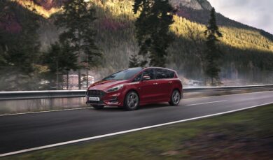 La nuova S-MAX Hybrid, la prima versione elettrificata del SAV di Ford