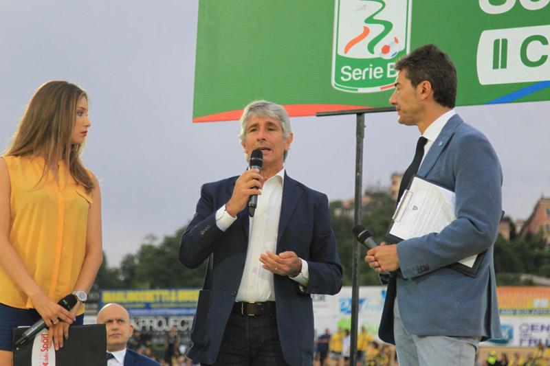 Meloni e Salvini: scacco a Roma col manager Abodi. Sfiderà Raggi e Gualtieri Meloni e Salvini: scacco a Roma col manager Abodi. Sfiderà Raggi e Gualtieri