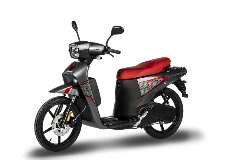 Askoll NGS3 e Helmo Milano insieme per uno scooter super glamour