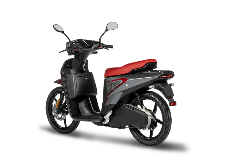 Askoll NGS3 e Helmo Milano insieme per uno scooter super glamour