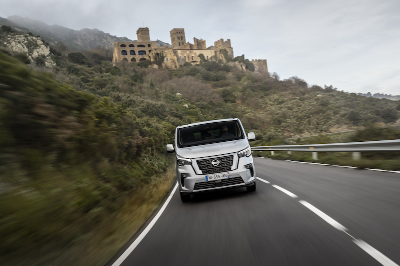 Nissan presenta la nuova versione di NV300 BUS