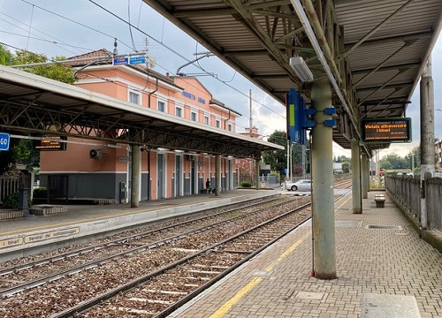 Como, “te ne devi andare”: vigilante caccia dalla stazione studente di colore Como, “te ne devi andare”: vigilante caccia dalla stazione studente di colore