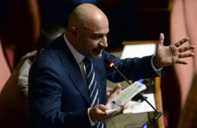 Paragone: “La transizione ecologica? E’ solo una grande ‘magnata’”