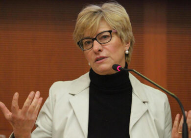 Ministri, il Pd rischia il caos. Draghi pensa alla Pinotti, big all’asciutto