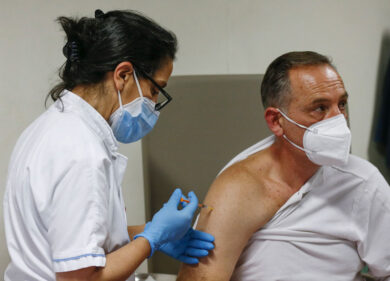 Vaccini, in ritardo le dosi Moderna. Piano per over 80 a rischio nel Lazio?