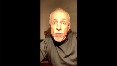 “i saluti ad Affari Italiani di Angelo Maggi………..”