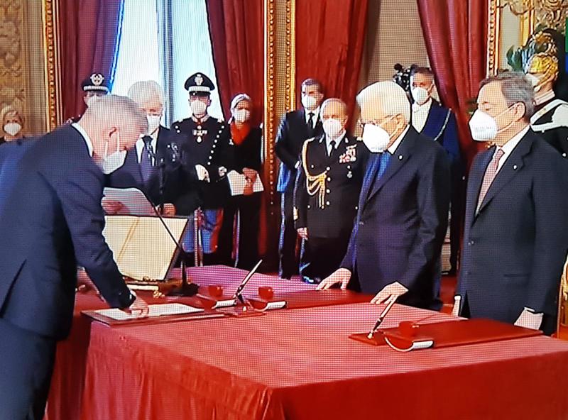 Draghi: “Mettere in sicurezza il Paese”. Giuramento e primo Cdm. Video-foto Draghi: “Mettere in sicurezza il Paese”. Giuramento e primo Cdm. Video-foto