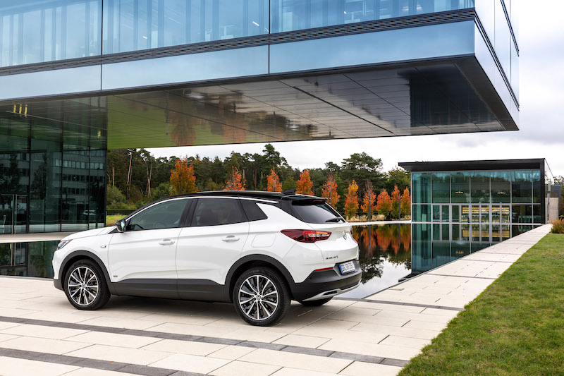 Opel Grandland X Plug-in-Hybrid debutta in TV con l’ambassador Mika Opel Grandland X Plug-in-Hybrid debutta in TV con l’ambassador Mika