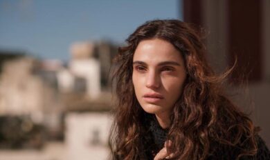 Gaia Bermani Amaral film “magico” con Scamarcio. E look da sogno…