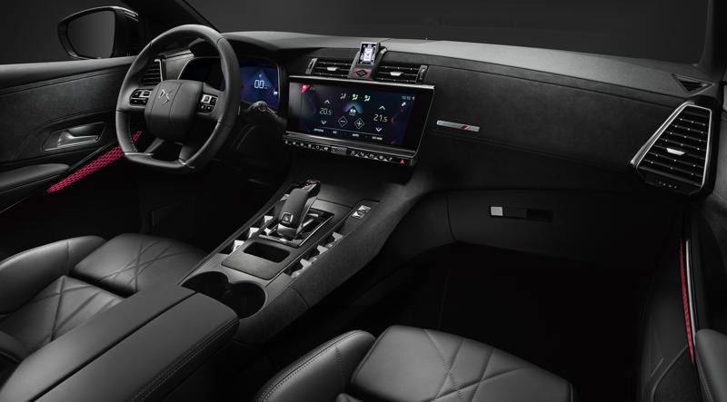 DS 7 CROSSBACK, disponibile nell’allestimento Performance Line Pelle