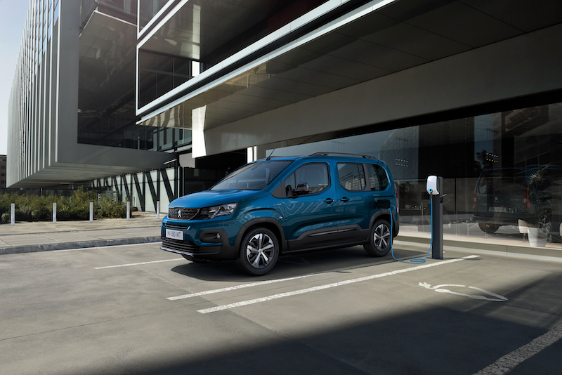 Peugeot Rifter, ora disponibile anche con una motorizzazione 100% elettrica. Peugeot Rifter, ora disponibile anche con una motorizzazione 100% elettrica.
