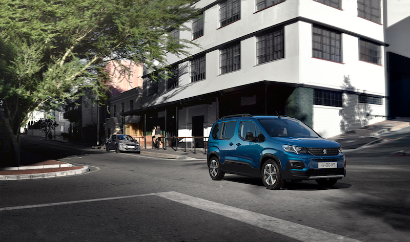 Peugeot Rifter, ora disponibile anche con una motorizzazione 100% elettrica. Peugeot Rifter, ora disponibile anche con una motorizzazione 100% elettrica.