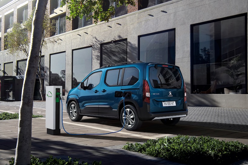 Peugeot Rifter, ora disponibile anche con una motorizzazione 100% elettrica. Peugeot Rifter, ora disponibile anche con una motorizzazione 100% elettrica.