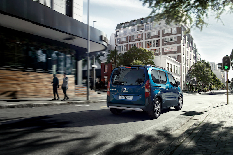 Peugeot Rifter, ora disponibile anche con una motorizzazione 100% elettrica. Peugeot Rifter, ora disponibile anche con una motorizzazione 100% elettrica.