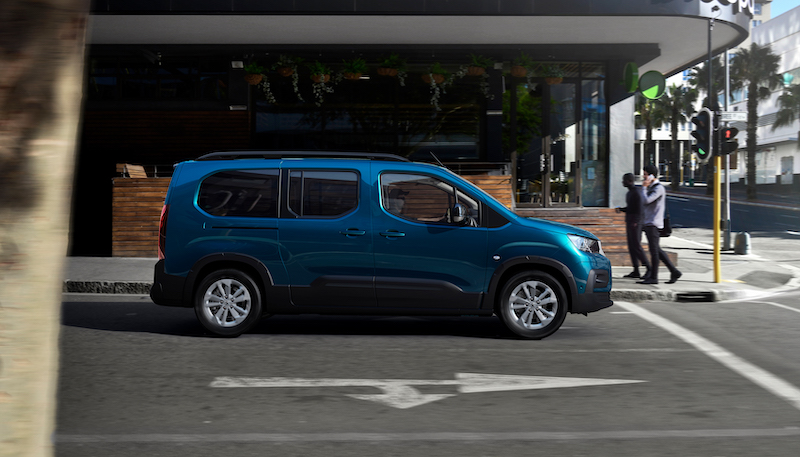 Peugeot Rifter, ora disponibile anche con una motorizzazione 100% elettrica. Peugeot Rifter, ora disponibile anche con una motorizzazione 100% elettrica.