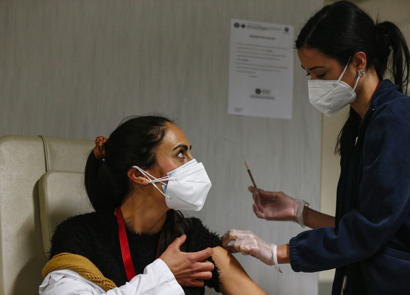 Vaccini, i medici di base del Lazio si arruolano. “Ma dateci garanzie” Vaccini, i medici di base del Lazio si arruolano. “Ma dateci garanzie”