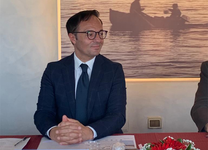 Confesercenti: controlli assenti a Napoli, clienti in fuga dai ristoranti Confesercenti: controlli assenti a Napoli, clienti in fuga dai ristoranti
