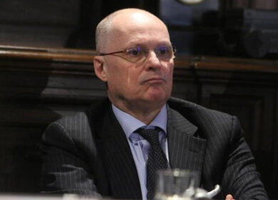 La rabbia di Walter Ricciardi.”Trombato” da ministro si vendica mettendo paura