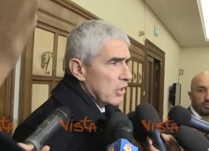 Casini ricoverato in ospedale per Covid: non voterà la fiducia a Draghi Casini ricoverato in ospedale per Covid: non voterà la fiducia a Draghi