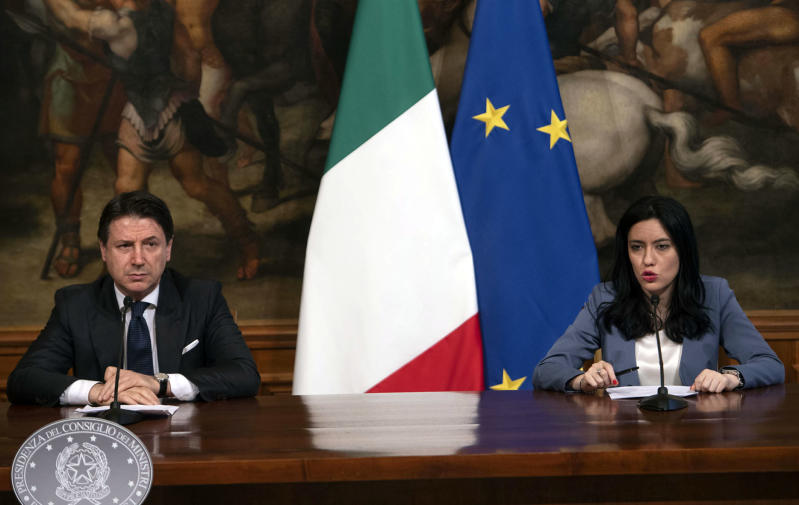 Scuola, Azzolina svela chi è il suo successore. “Ma quale tecnico, è del Pd” Scuola, Azzolina svela chi è il suo successore. “Ma quale tecnico, è del Pd”