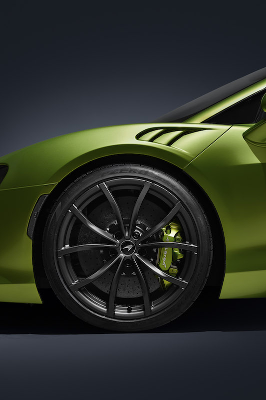 Pirelli: di serie su McLaren Artura il pneumatico che parla con l’auto