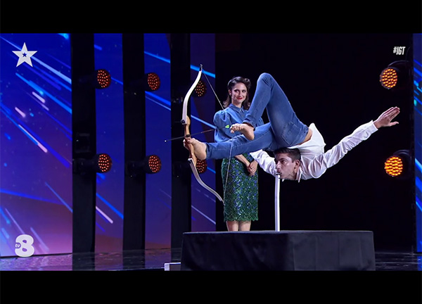 Italia’s Got Talent, l’incredibile contorsionista del tiro con l’arco Italia’s Got Talent, l’incredibile contorsionista del tiro con l’arco