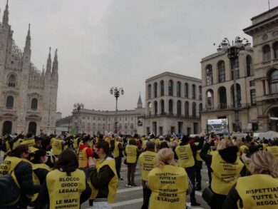 Covid, protesta settore Gioco Legale in Piazza Duomo: in zona gialla aprire