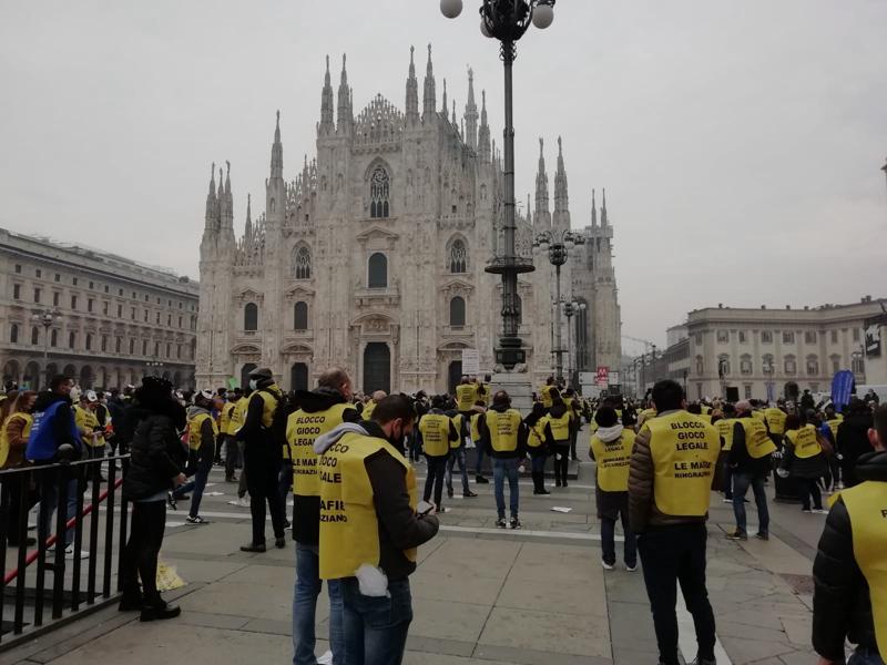 Covid, protesta settore Gioco Legale in Piazza Duomo: in zona gialla aprire Covid, protesta settore Gioco Legale in Piazza Duomo: in zona gialla aprire
