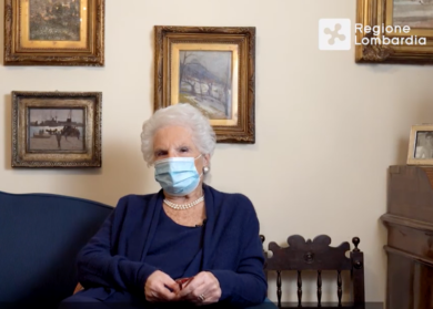 Liliana Segre si vaccina, foto su Fb. Frasi choc antisemite sui social. Bufera