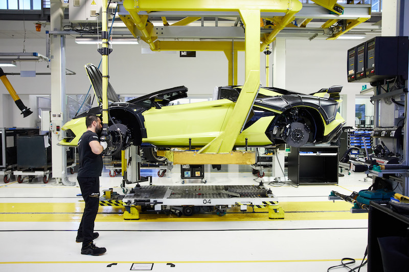 Lamborghini firma un accordo per l’alternanza generazionale