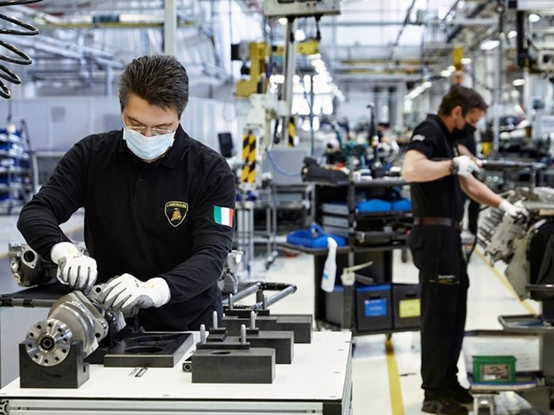 Lamborghini firma un accordo per l’alternanza generazionale