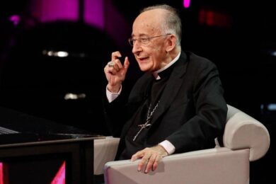 Chiesa:Ruini, la confessione.”Da prete mi innamorai. Ero attratto dalle donne”