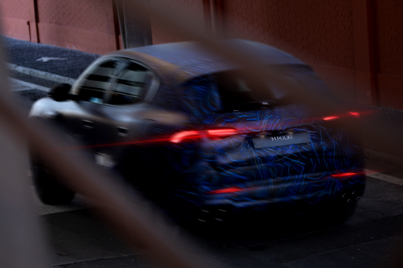 Maserati Grecale: avvistato davanti alla sede di Modena