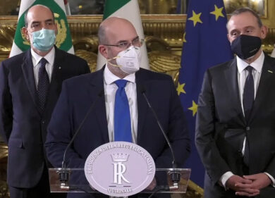 M5s, Crimi: “Come al Senato anche alla Camera chi ha votato no è fuori”