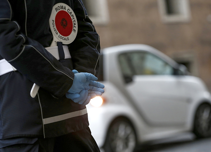 Vaccino AstraZeneca ai vigili urbani di Roma, raffica di effetti collaterali Vaccino AstraZeneca ai vigili urbani di Roma, raffica di effetti collaterali