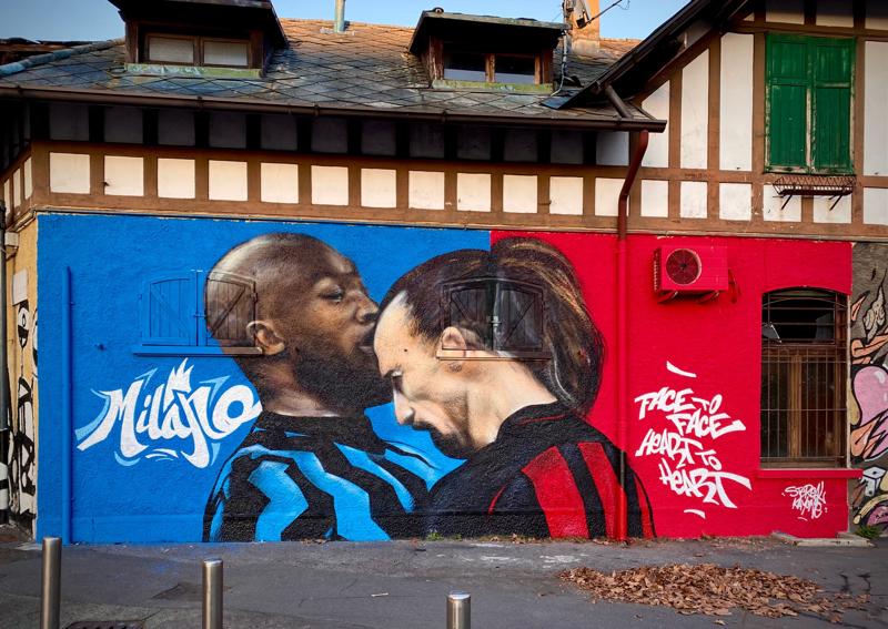 Lukaku vs Ibrahimovic: il nuovo murale compare a San Siro