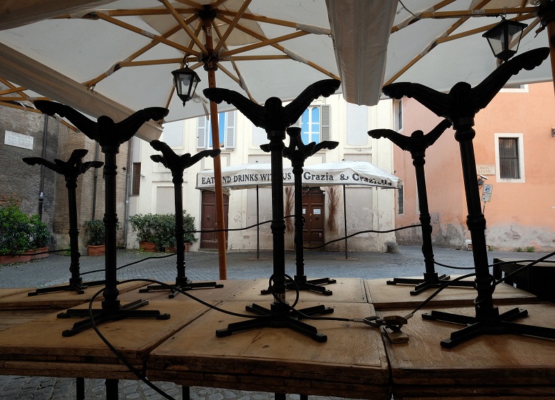Covid, in Italia ormai chiuso un ristorante su 3. A rischio intera filiera Covid, in Italia ormai chiuso un ristorante su 3. A rischio intera filiera