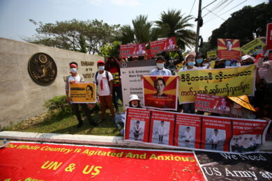 Myanmar: continuano proteste, Facebook chiude la pagina dell’esercito