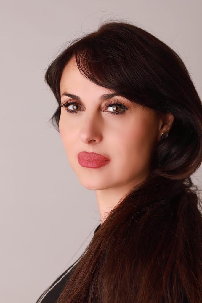 Isabelle Adriani, da Hollywood al fantasy:”Il mio libro? Dedicato a chi sogna”