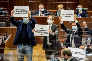Covid, M5S e Pd: “Regione Lombardia in ritardo nella lotta al virus”