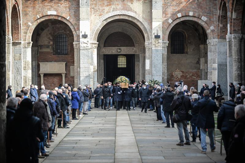 Milano, i funerali di Mario Bellugi. FOTO