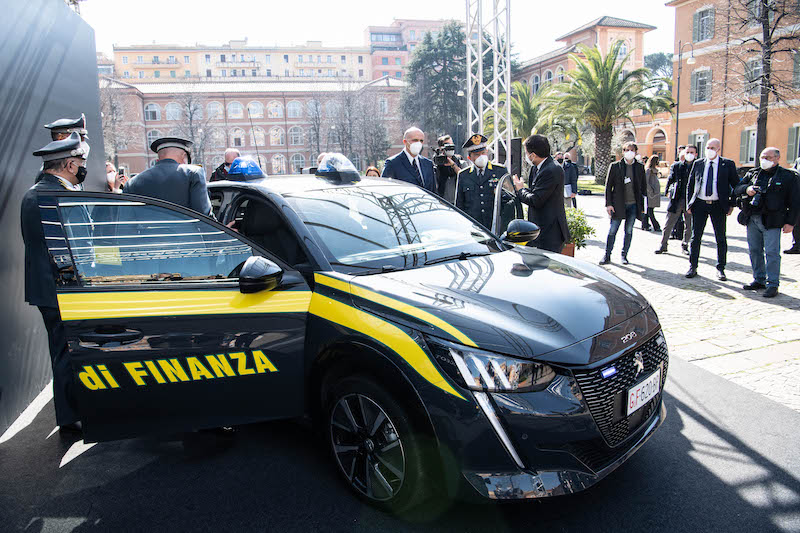 Peugeot e Guardia di Finanza collaborano per una mobilità 100% green Peugeot e Guardia di Finanza collaborano per una mobilità 100% green