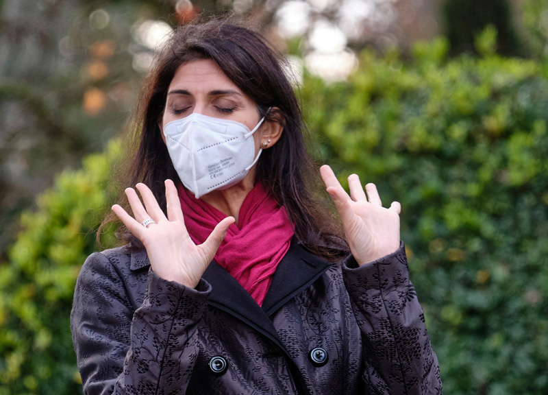 Elezioni Roma, tutti contro Raggi: il Campidoglio castello sotto assedio