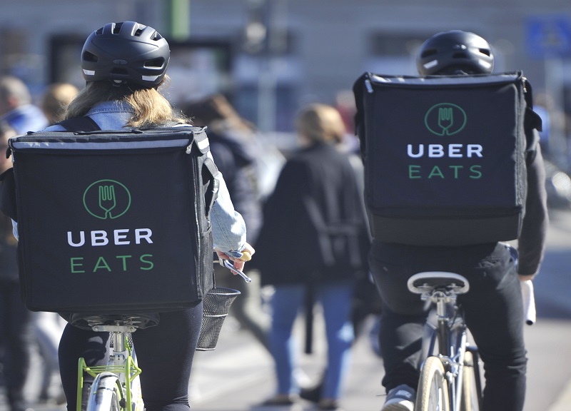Rider, Procura di Milano ‘obbliga’ le società di delivery a 60mila assunzioni Rider, Procura di Milano ‘obbliga’ le società di delivery a 60mila assunzioni