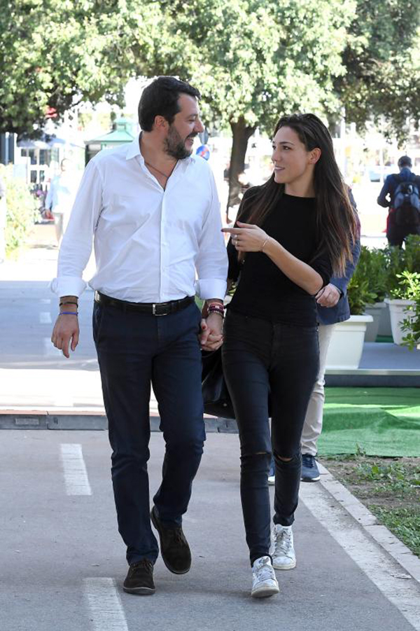Salvini pranza con la fidanzata Francesca Verdini: “Prendo carne cruda”. VIDEO Salvini pranza con la fidanzata Francesca Verdini: “Prendo carne cruda”. VIDEO