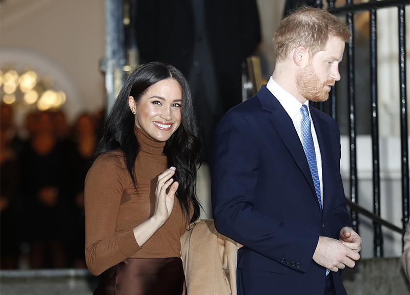La regina Elisabetta ha deciso: sfiderà Meghan Markle. Duello in casa Windsor