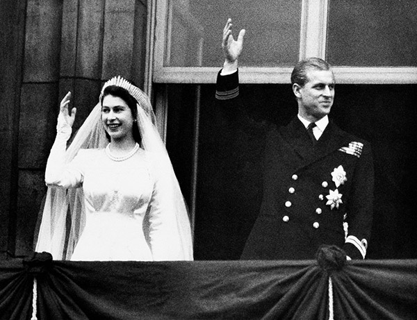 Principe Filippo ancora in ospedale, la regina Elisabetta è “sconvolta” e… Principe Filippo ancora in ospedale, la regina Elisabetta è “sconvolta” e…