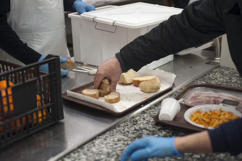 Milano, la lotta alla povertà va di pari passo con quella allo spreco di cibo Milano, la lotta alla povertà va di pari passo con quella allo spreco di cibo